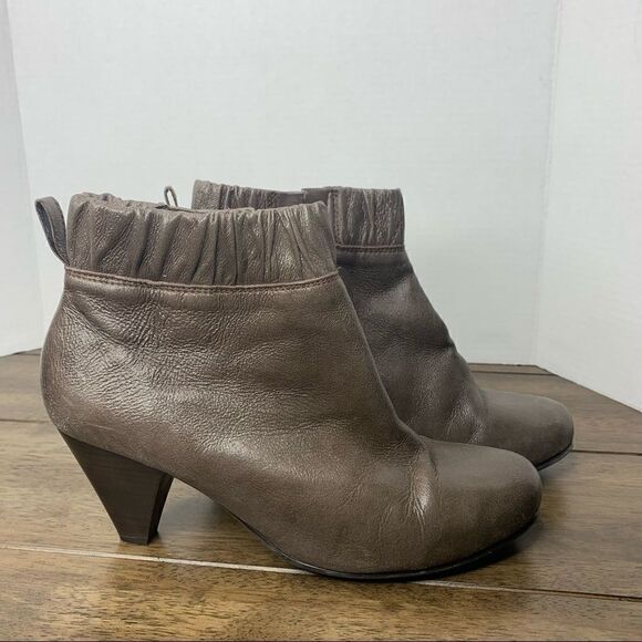 YOU by Crocs Leather Ankle Booties sz 9 - Picture 4 of 12